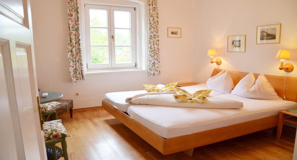 Hotel Seehof Maria Woerth Bagian luar foto