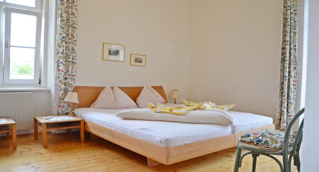 Hotel Seehof Maria Woerth Bagian luar foto